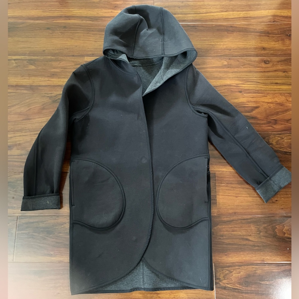 Lululemon urban horizon in size small spacer fabric